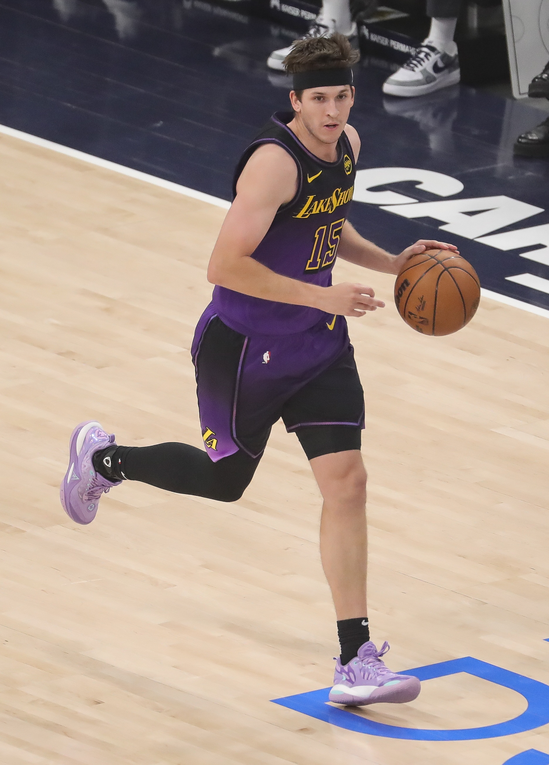2K能力值变化之湖人:里夫斯+2到85 海斯+2至76 文森特+3到77